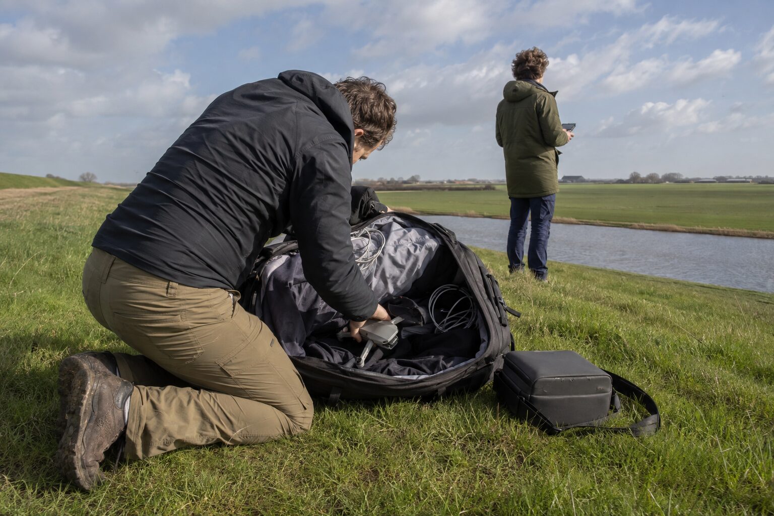 Waarom een te grote drone-tas je set vaak trager maakt in